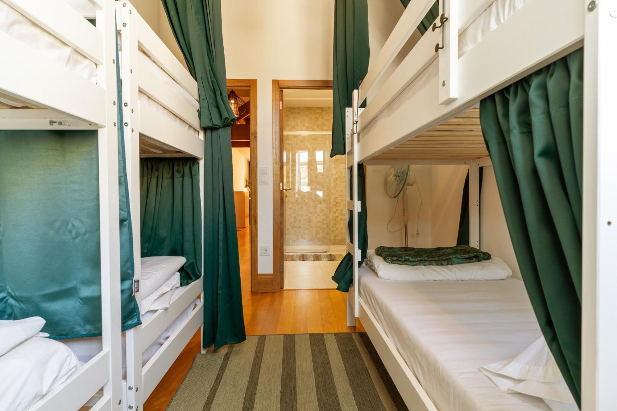 Cozy Nest Hostel Порто Екстериор снимка