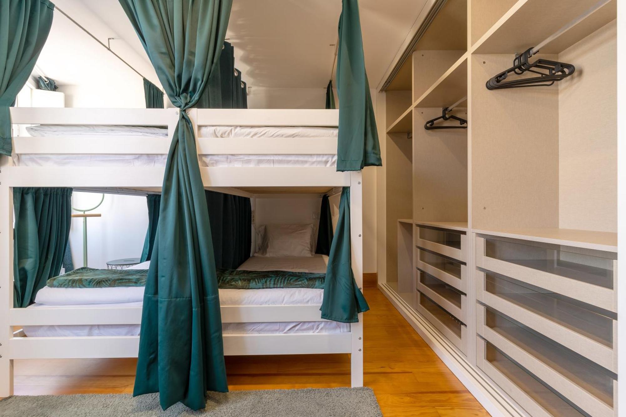Cozy Nest Hostel Порто Екстериор снимка