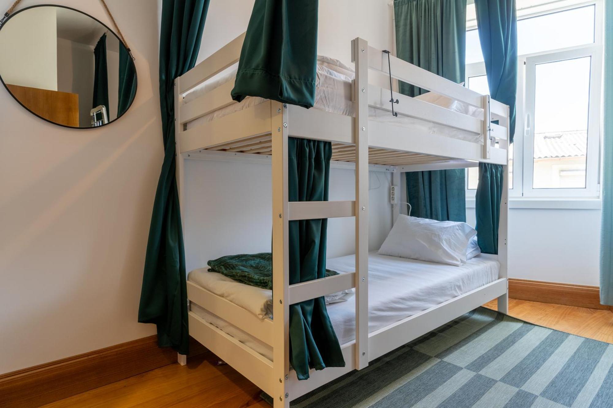 Cozy Nest Hostel Порто Екстериор снимка
