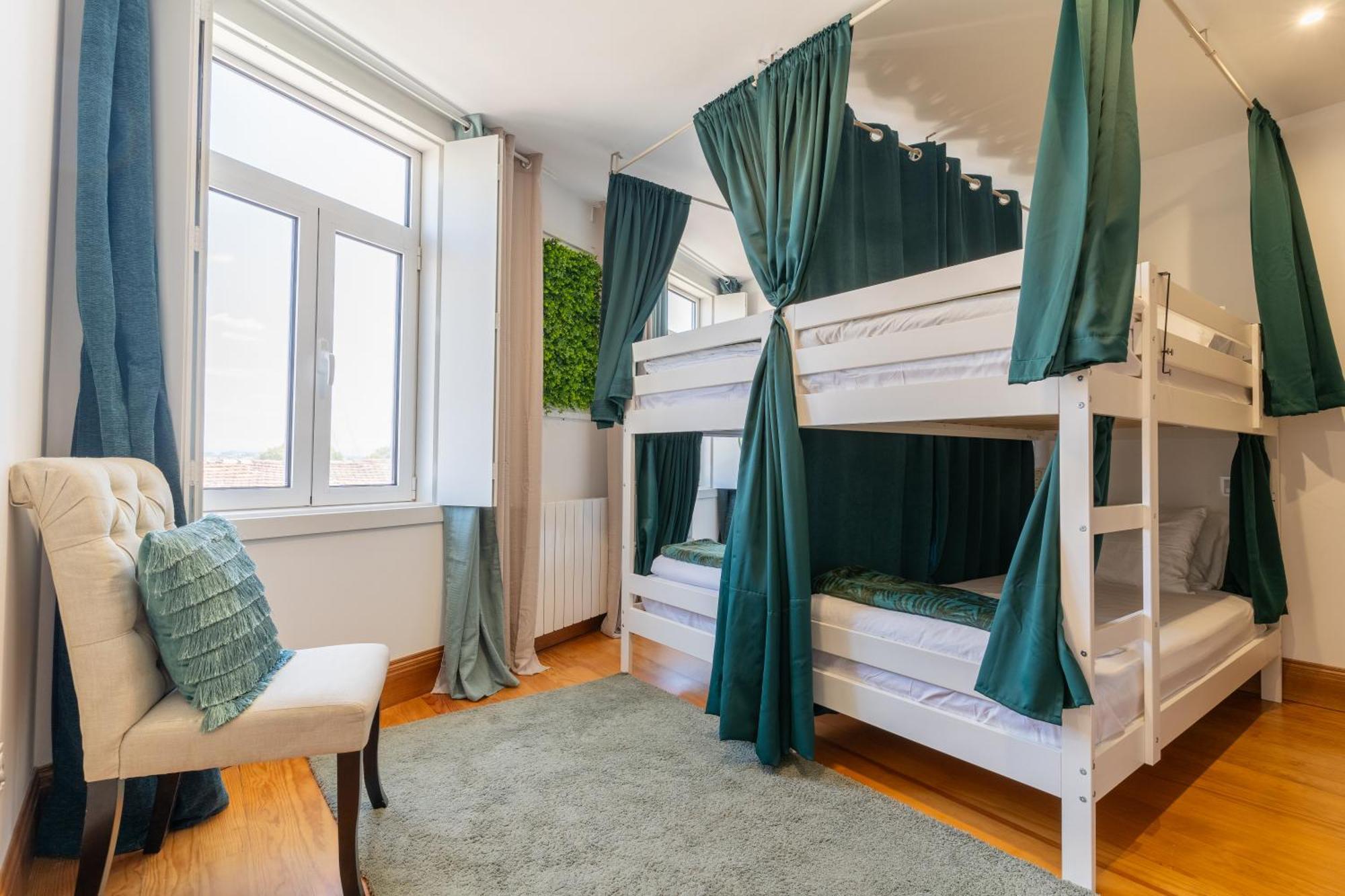 Cozy Nest Hostel Порто Екстериор снимка