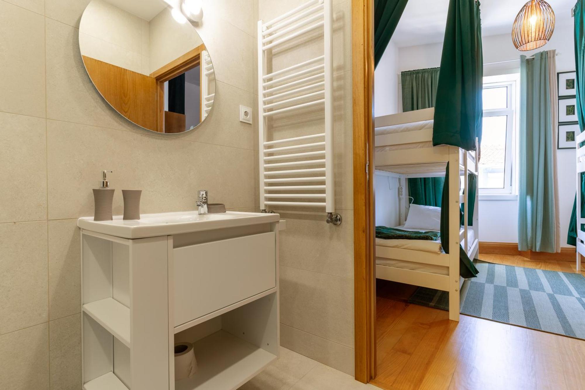 Cozy Nest Hostel Порто Екстериор снимка
