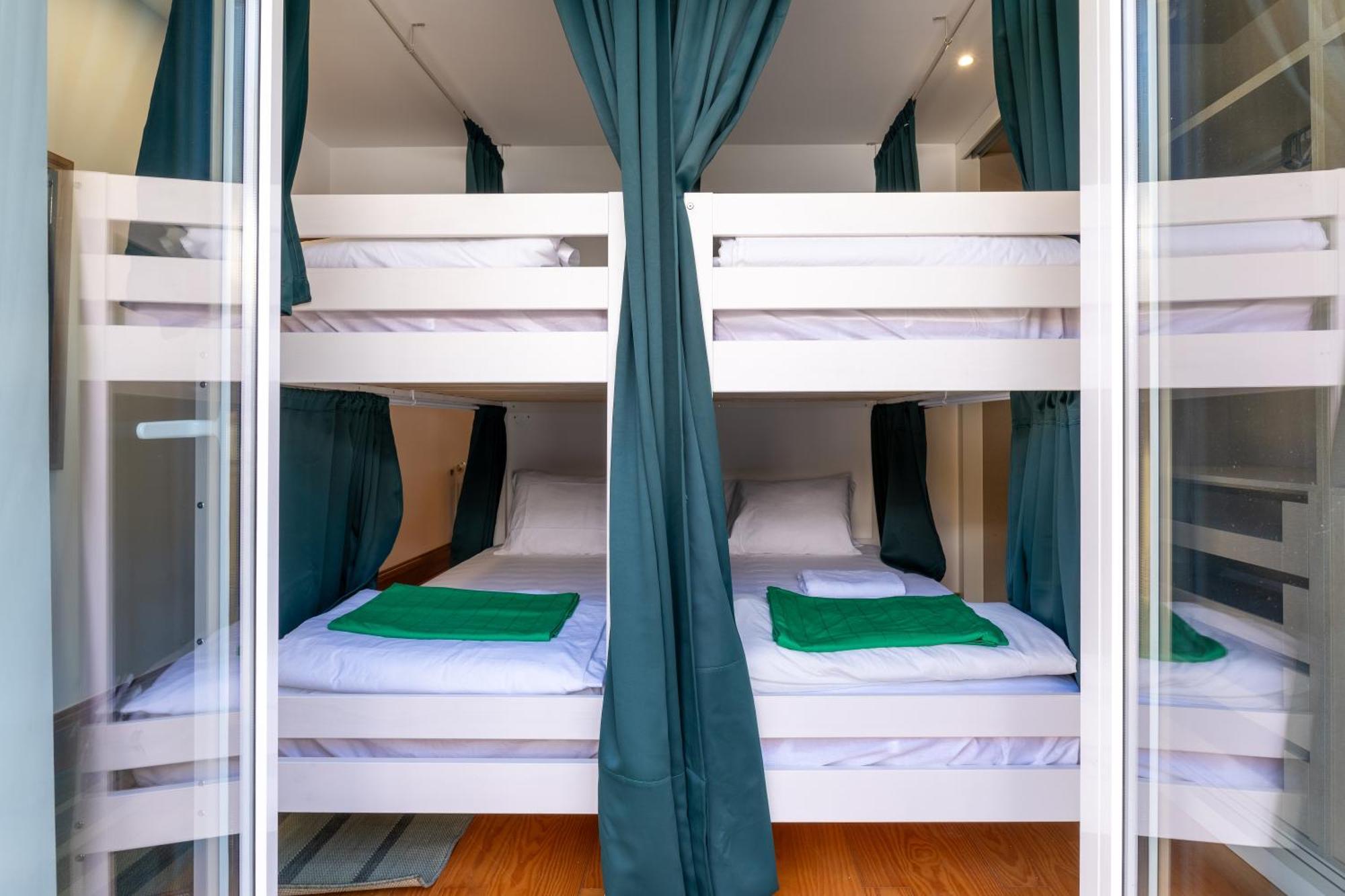 Cozy Nest Hostel Порто Екстериор снимка
