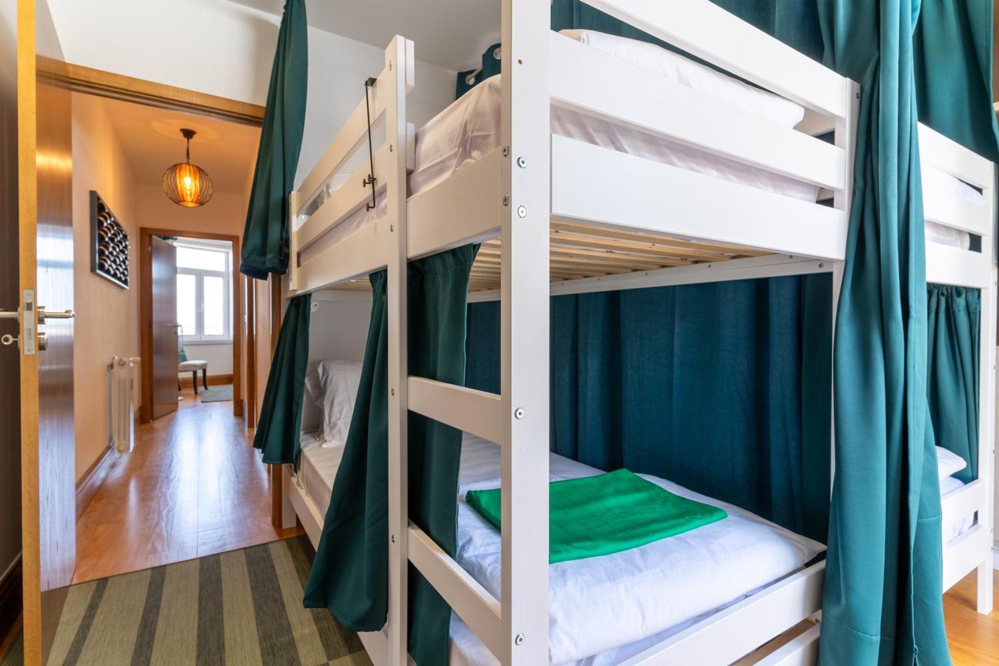Cozy Nest Hostel Порто Екстериор снимка