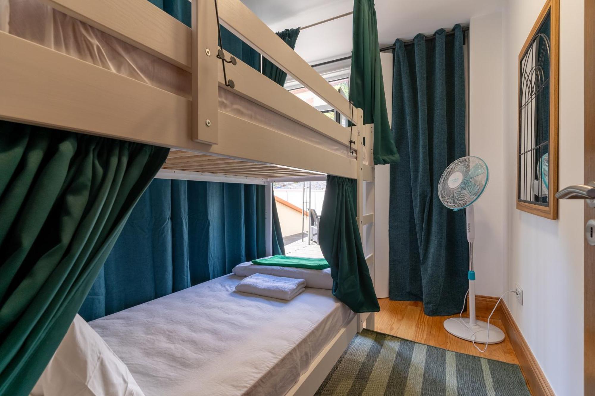 Cozy Nest Hostel Порто Екстериор снимка