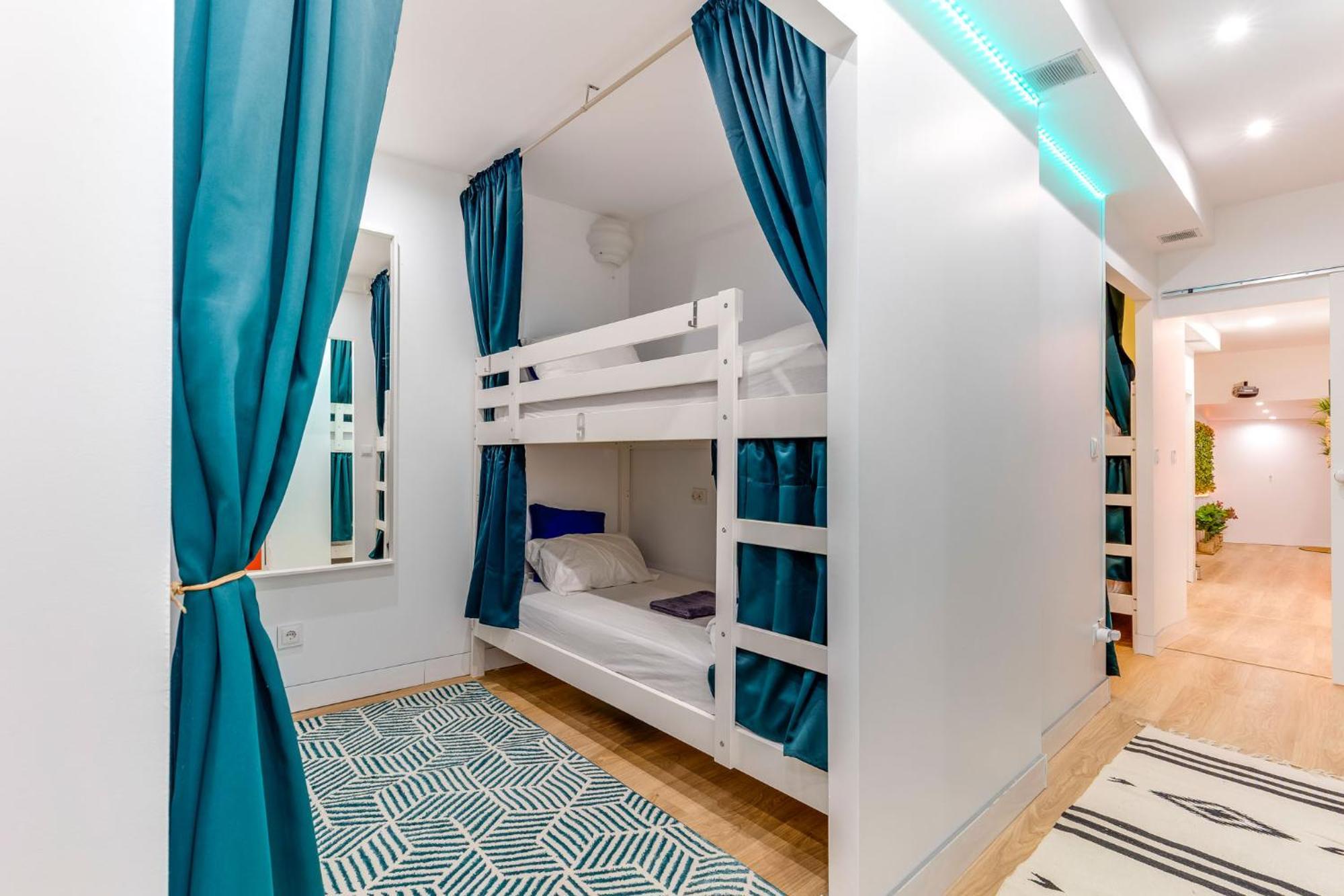Cozy Nest Hostel Порто Екстериор снимка
